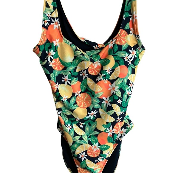 NWT Old Navy TwistBack Cutout One-Piece High Cut Swimsuit Lemon Oranges Print XL - Picture 3 of 9